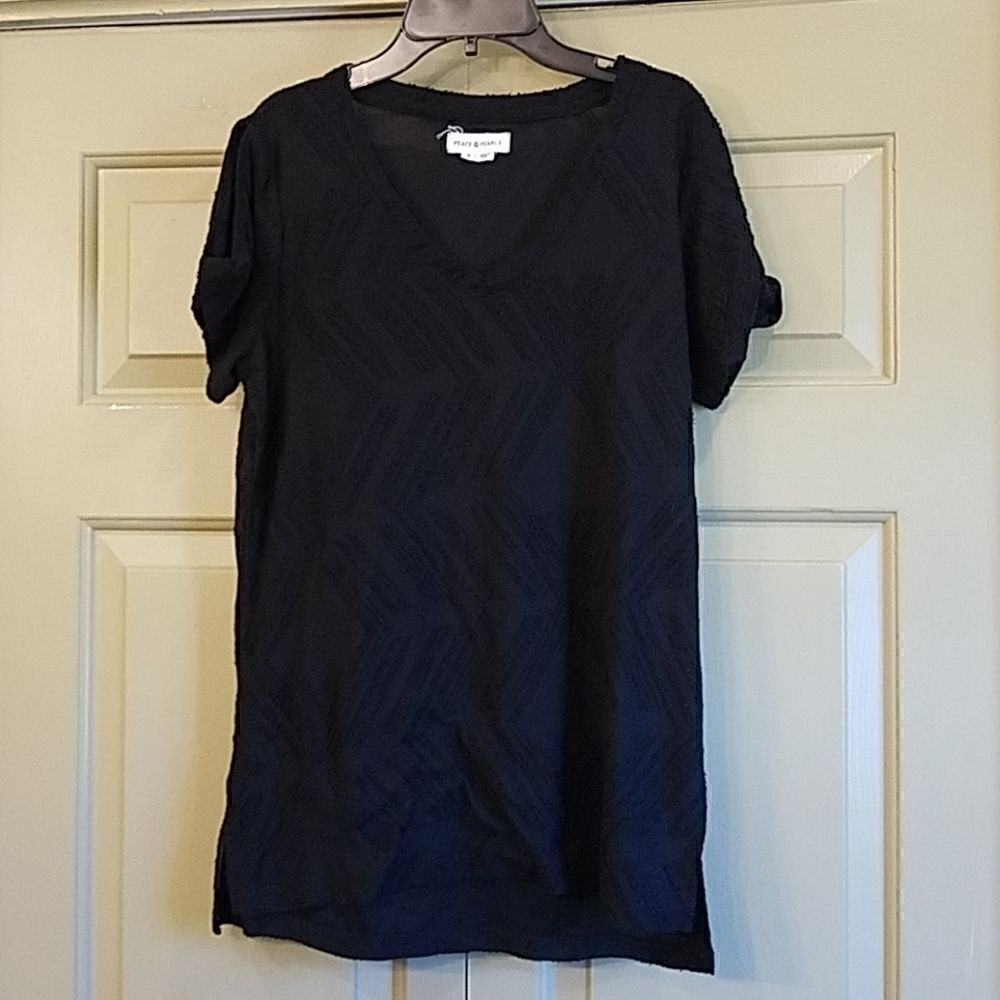 Peace & Pearls textured v neck t shirt